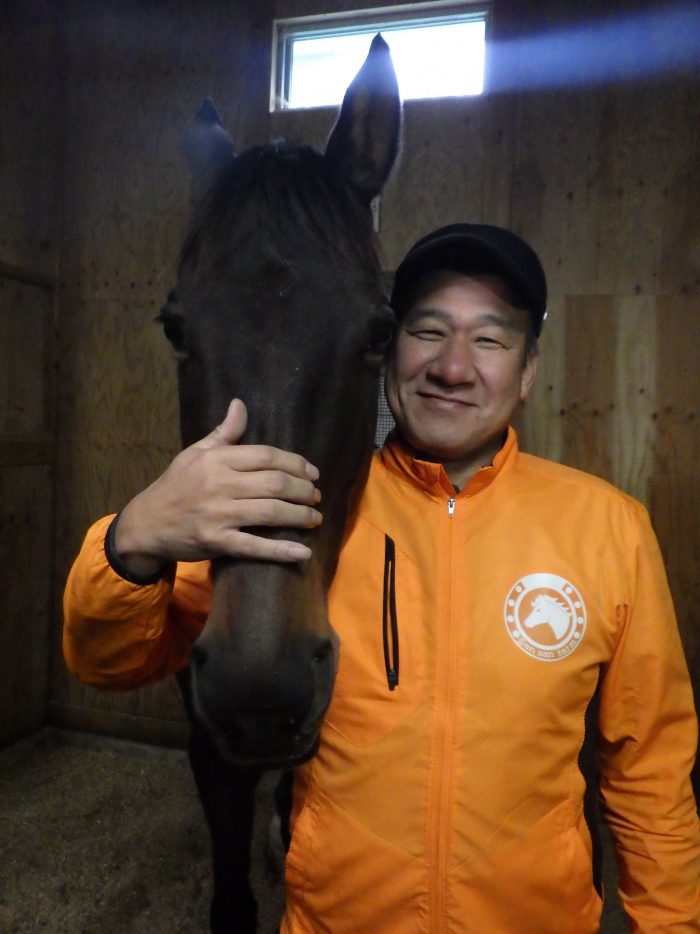 牧場主 施設長挨拶さんさん-3-700x934.jpg